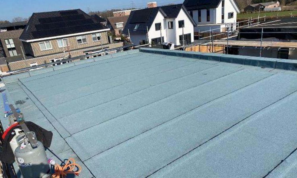Nieuwe laag bitumen in Dalfsen